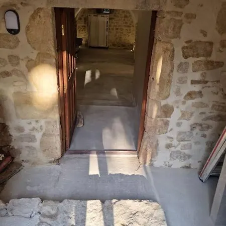 Maison De Village Saint-Laurent-de-Carnols Buitenkant foto