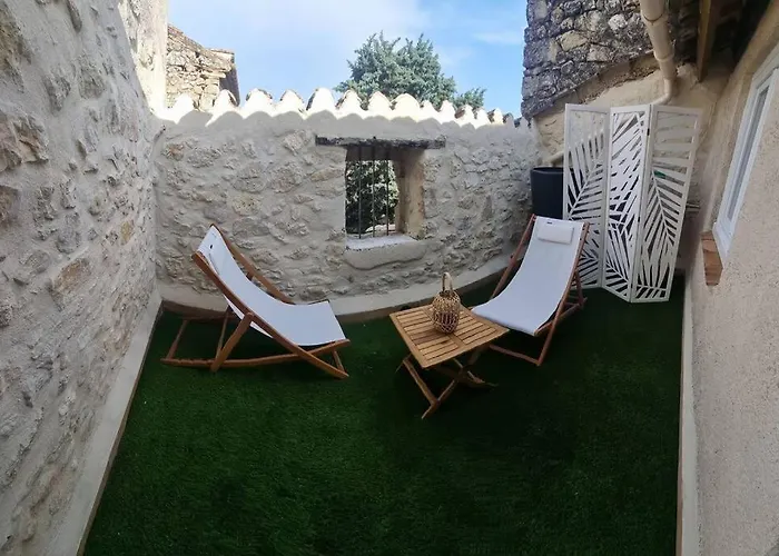 Maison De Village